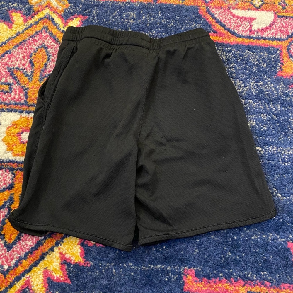 LOT GUC Boys S-M shorts - Picture 7 of 12